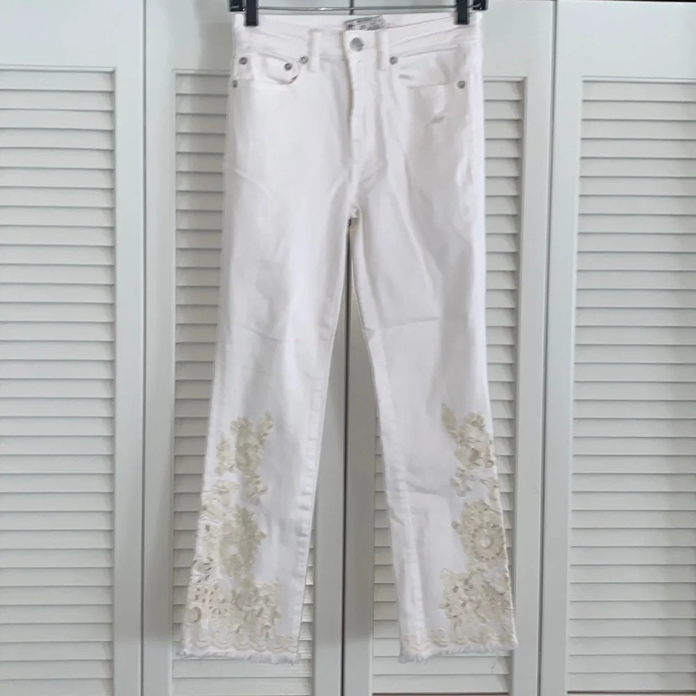 Free People White Jeans with Cream Embroidery on Legs Women’s Frayed Hem Size 26
